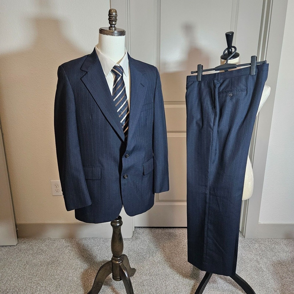 Bill Blass 2PCs Suit Blazer Men 38R Pants 34x30  Navy Blue Striped USA - EUC
